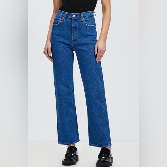 Levi's Denim - Levi's signature Ribcage Straight Ankle Jeans.  Womens size 30.